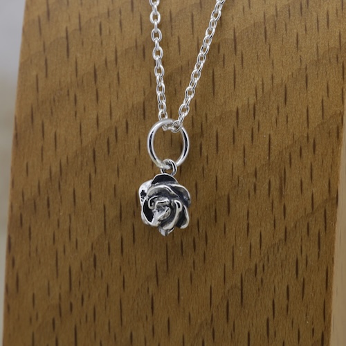シルバーroseネックレス250818
