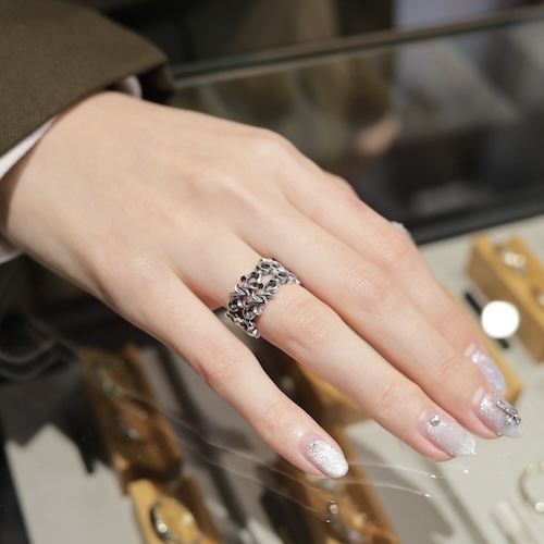 シルバーアラベスクリング 重ね付け260305