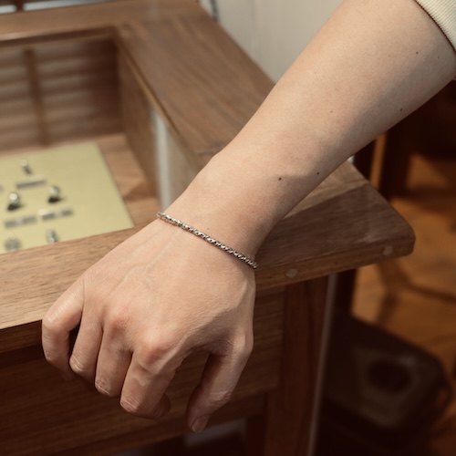 Double Helix Bangle / ダブルヘリックス バングル260601