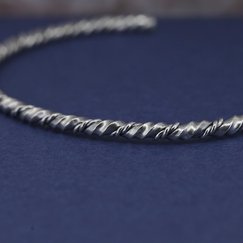 Double Helix Bangle / ダブルヘリックス バングル260601